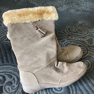 Size 7 western chief boots, minimal wear.